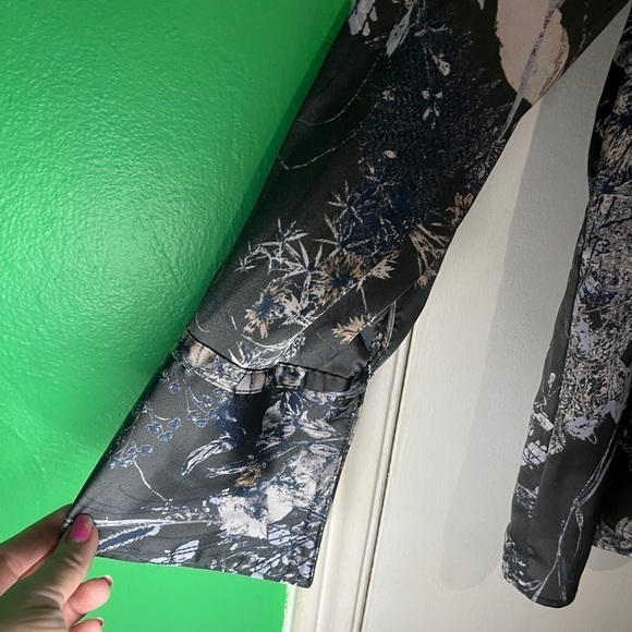 Banana Republic Grey Floral Blouse - Picture 5 of 8